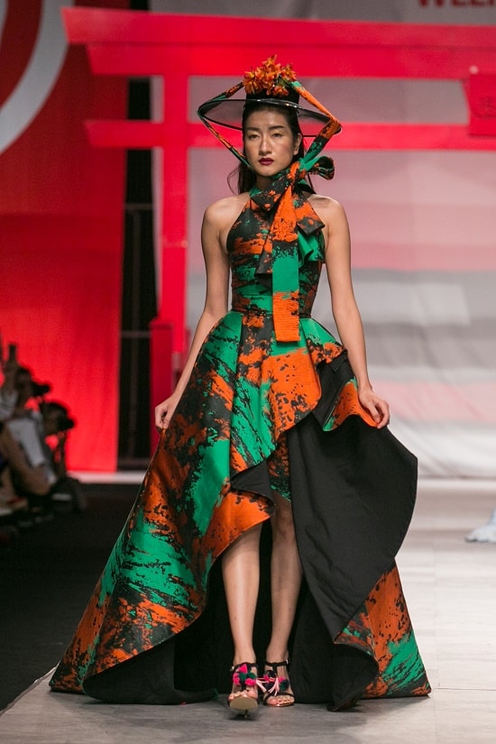 Mãn nhãn với màn kết của NTK Phương My tại Vietnam International Fashion Week