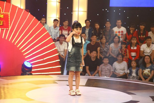 Thách thức danh hài: Trấn Thành quỳ lạy cô nhóc 6 tuổi Mai Thanh Hà