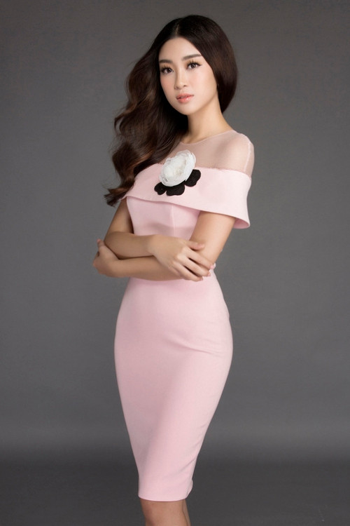 Hoa hậu  Đỗ Mỹ Linh làm 