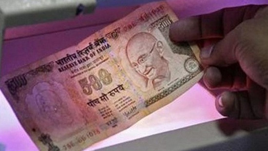 Ấn Độ bất ngờ ra đòn hiểm, huỷ đồng tiền mệnh giá lớn