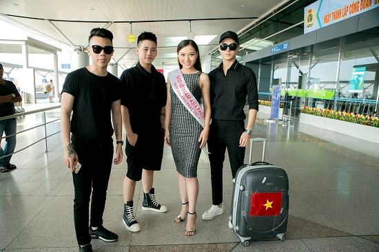 Học trò Hà Hồ ra tận sân bay tiễn Hoàng Thu Thảo dự Hoa hậu Châu Á Thái Bình Dương 2016
