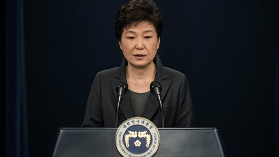 Dính “bê bối bạn thân”, Tổng thống Hàn Quốc có thể bị thẩm vấn