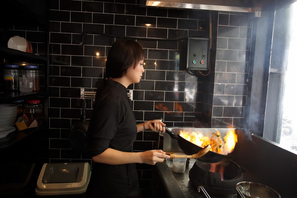 Khai trương chuỗi nhà hàng thứ 2 của MasterChef Minh Nhật TOSS - thế giới đồ xào tự mix đầu tiên ở Hà Nội