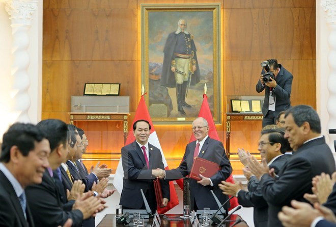Chủ tịch nước Trần Đại Quang hội đàm với Tổng thống Peru; Gặp gỡ doanh nghiệp Peru