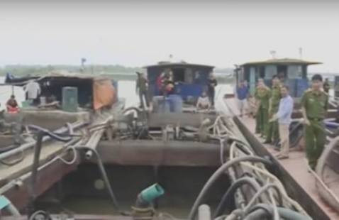 Thanh Hóa: Xử phạt 7 tàu hút cát trái phép 303 triệu đồng