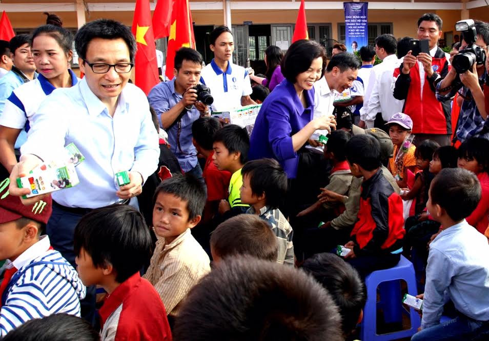 Vinamilk tiên phong mang chương trình sữa học đường đến với trẻ em Đắk Nông