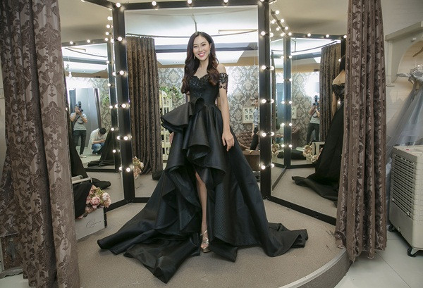 Hoa hậu Thế giới 2016: Diệu Ngọc tất bật chuẩn bị trang phục hội