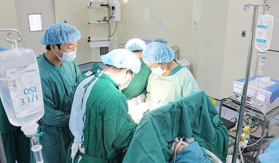 Phẫu thuật thành công u túi mật nặng 1,2 kg cho bệnh nhân 72 tuổi 