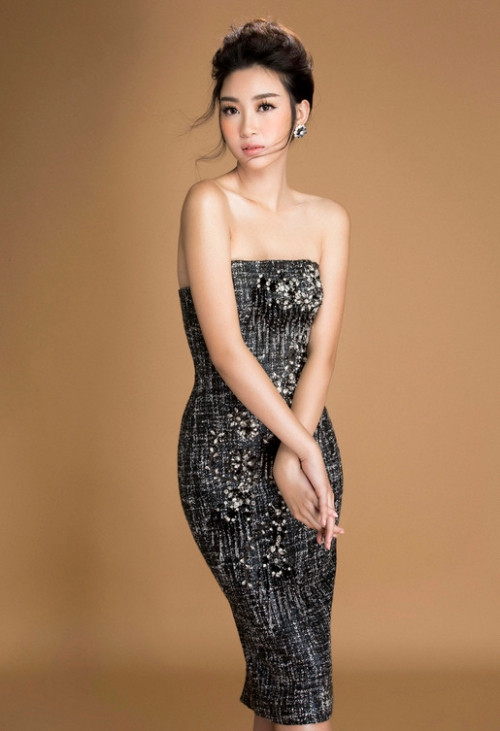 Hoa hậu Đỗ Mỹ Linh gây ngạc nhiên khi diện thiết kế mới của NTK Đỗ Long