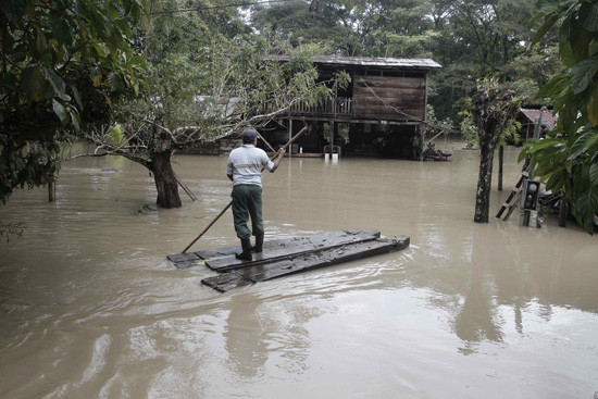 Siêu bão Otto đổ bộ vào Costa Rica, ít nhất 34 người chết và mất tích 