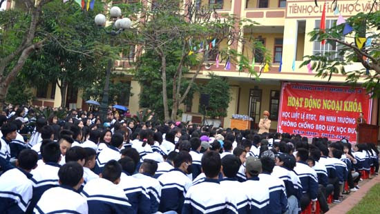 Hơn 1000 học sinh trường THPT Nghi Lộc 3 cam kết ATGT