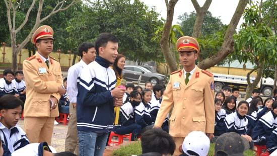 Hơn 1000 học sinh trường THPT Nghi Lộc 3 cam kết ATGT