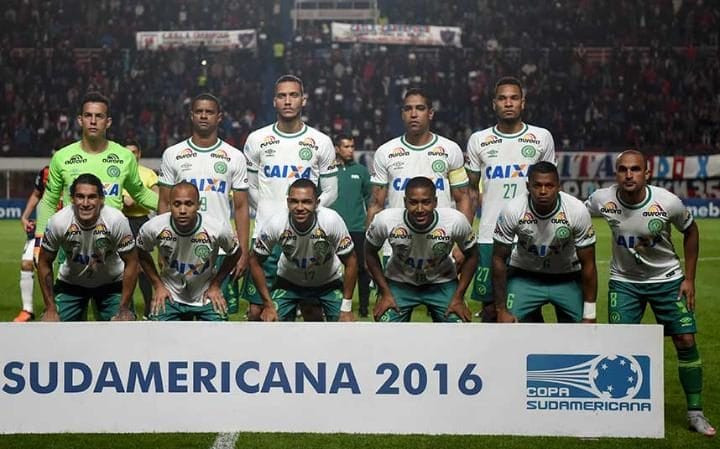 Máy bay chở cầu thủ Chapecoense Real của Brazil gặp nạn, 6 người sống sót