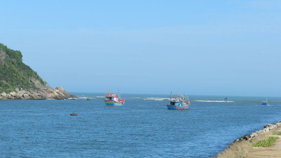 2 tàu cá của ngư dân Bình Định gặp nạn cùng ngày