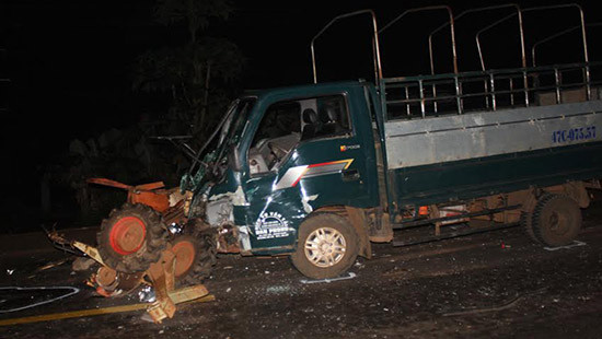 Đắk Lắk: Xe tải tông xe công nông gãy đôi, 3 người nguy kịch