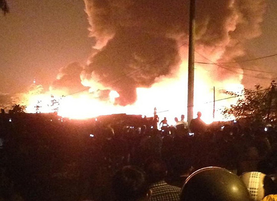 Cháy lớn tại khu xưởng nhựa trong làng Trung Văn - Hà Nội