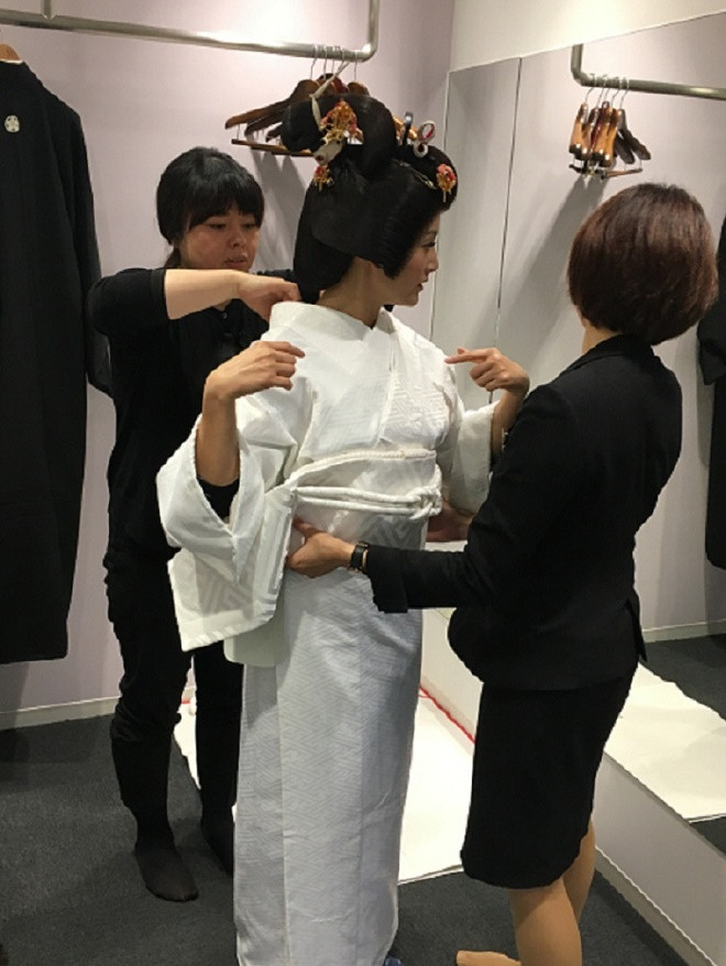 Lan Phương diện Kimono vô giá một lần mặc tốn 4 tỷ đồng