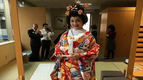 Lan Phương diện Kimono vô giá một lần mặc tốn 4 tỷ đồng