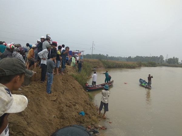 Quảng Nam: Lật thuyền đánh cá, 2 người mất tích