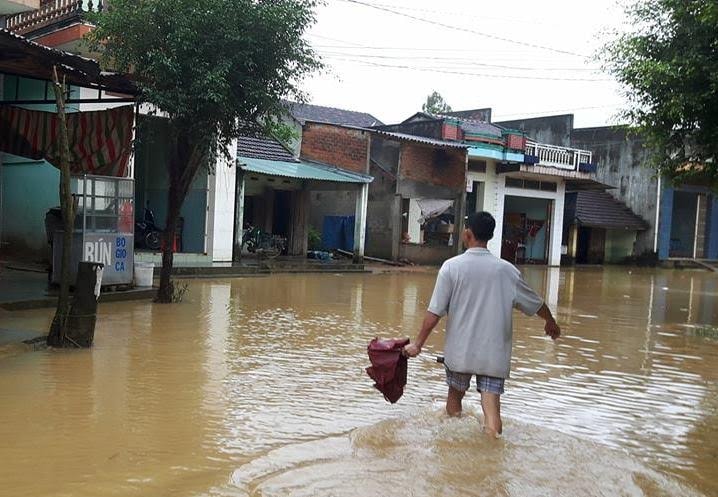 Nam Trung bộ: Thủy lợi xả lũ, hạ du lại ngập nặng, lại có người chết