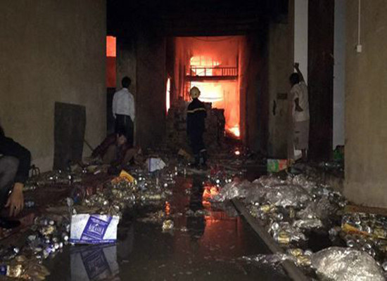 Hà Nội: Cháy kho hàng dữ dội tại khu công nghiệp La Phù 