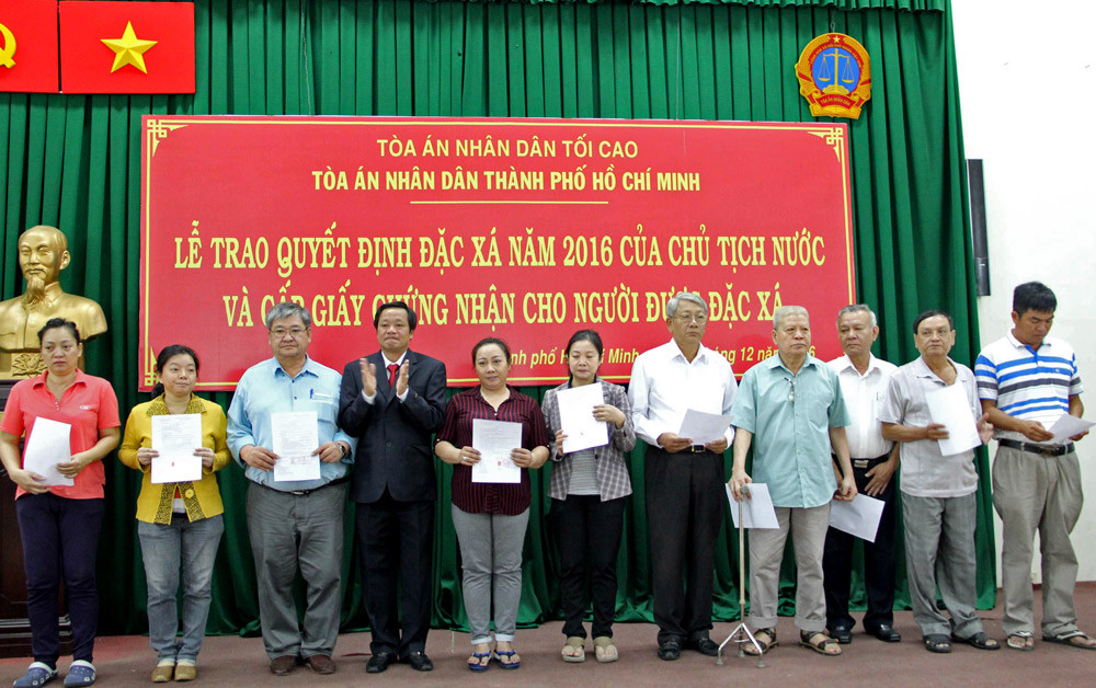 TAND TP Hồ Chí Minh trao quyết định đặc xá cho 22 trường hợp