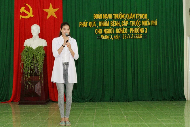 Phạm Hương kết thúc hành trình thiện nguyện suốt năm 2016 xứng danh“Hoa hậu Quốc dân”