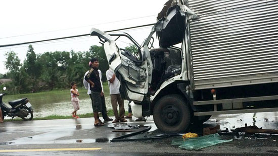 Bạc Liêu: Hai xe ô tô tải đâm nhau, một người thiệt mạng 