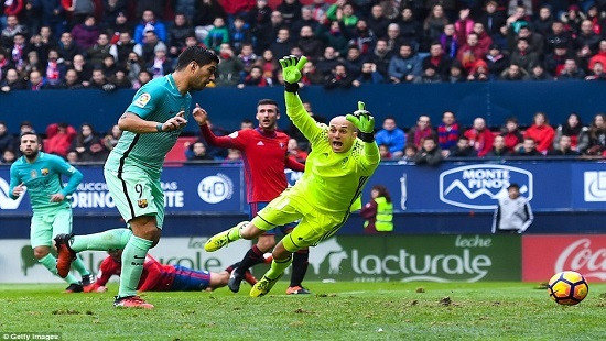 Messi - Suarez ghi bàn, Barca đè bẹp Osasuna 