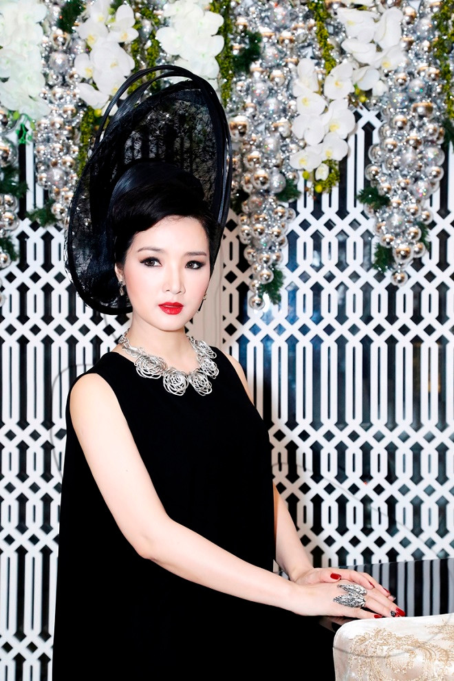Hoa hậu Giáng My: Từ thảm đỏ sang chảnh đến lộng lẫy bí ẩn dẫn chương trình