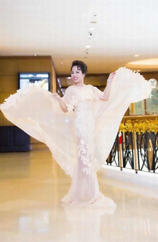 Nguyễn Tường An lộng lẫy với váy dạ hội đêm chung kết 