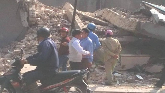 Một ngôi nhà 3 tầng bất ngờ đổ sập ở Quảng Ninh