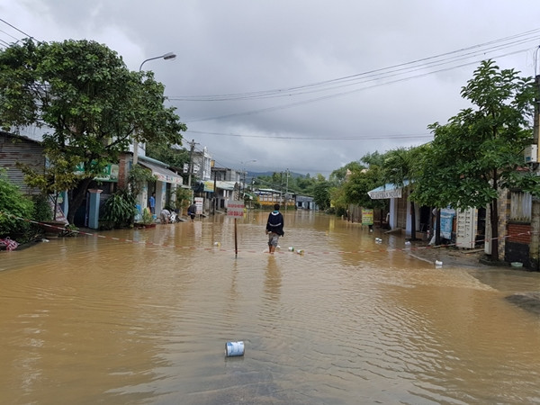 Quảng Nam: Nhiều thủy điện cùng xả lũ, hạ du ngập nặng