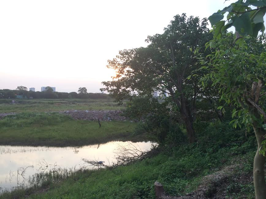 Long Biên-Hà Nội: Lại chôn lấp sông Hồng bằng chất thải?