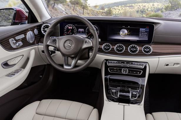 Cận cảnh Mercedes-Benz E-class coupe trong ngày chính thức được giới thiệu