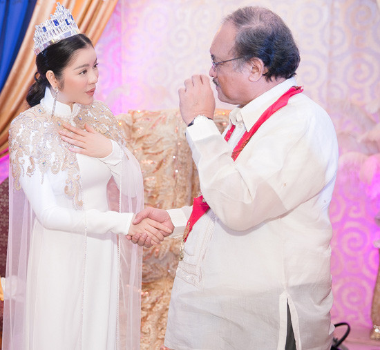 Lý Nhã Kỳ đẹp quyền lực, lộng lẫy trong Lễ sắc phong công chúa bộ tộc  Mindanao 