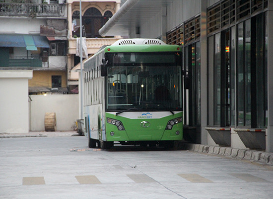 Buýt nhanh Hà Nội không chạy khớp nối kỹ thuật trên phố