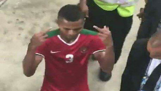 Cầu thủ Indonesia có thể nhận án phạt vì có hành động tục tĩu với CĐV