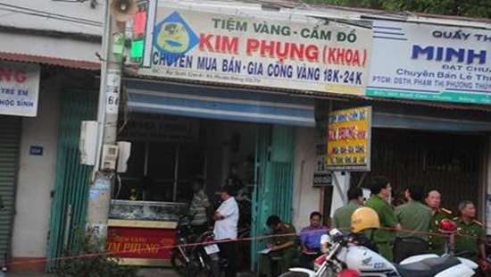 Truy bắt bốn đối tượng bịt mặt, dùng súng cướp tiệm vàng