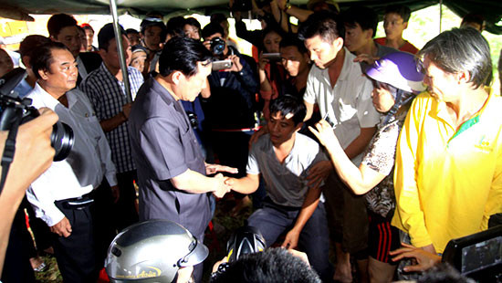 Chánh án TANDTC thăm hỏi, ủng hộ các nạn nhân vụ sạt lở núi ở Khánh Hòa