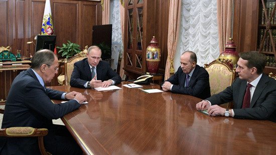 Tổng thống V.Putin yêu cầu tăng cường bảo vệ các cơ quan đại diện ngoại giao ở nước ngoài 