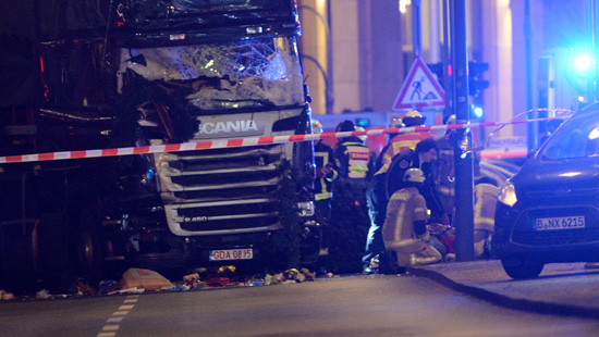 Đức: Tấn công bằng xe tải tại Berlin, ít nhất 9 người chết 