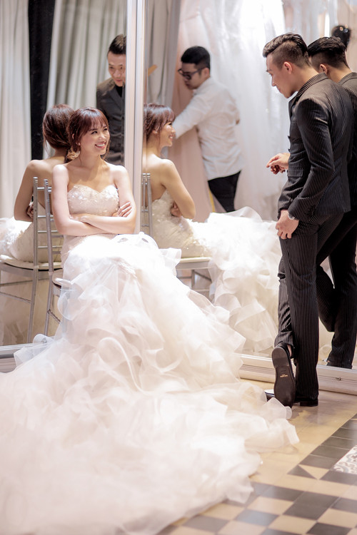 Ngây ngất trước loạt ảnh Trấn Thành và Hari Won đi thử trang phục cưới