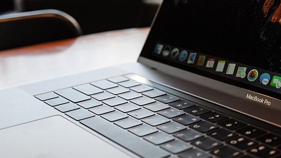 Apple làm việc với Consumer Reports tìm vấn đề về pin MacBook Pro