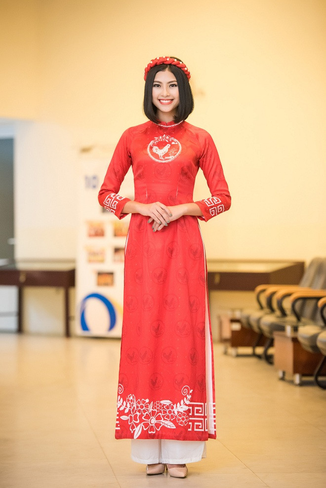 Dàn Hoa hậu, người đẹp trình diễn áo dài của Hoa hậu Ngọc Hân