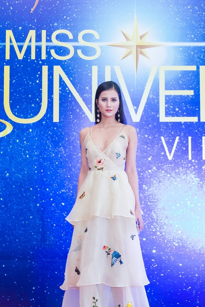 Hương Ly ngọt ngào lấn át dàn mỹ nhân trên thảm đỏ Miss Universe Vietnam 2017