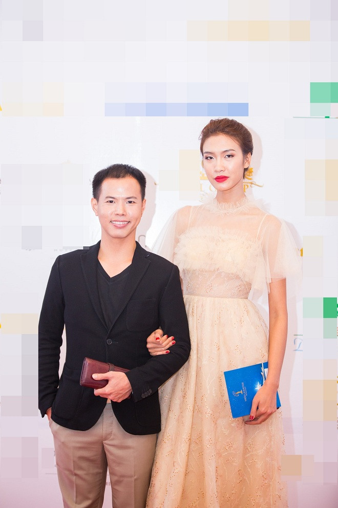 Hương Ly ngọt ngào lấn át dàn mỹ nhân trên thảm đỏ Miss Universe Vietnam 2017