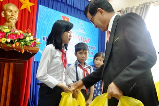 Tập đoàn C.T Group tặng 1 tỷ đồng cho các hoạt động an sinh xã hội của tỉnh Bình Định