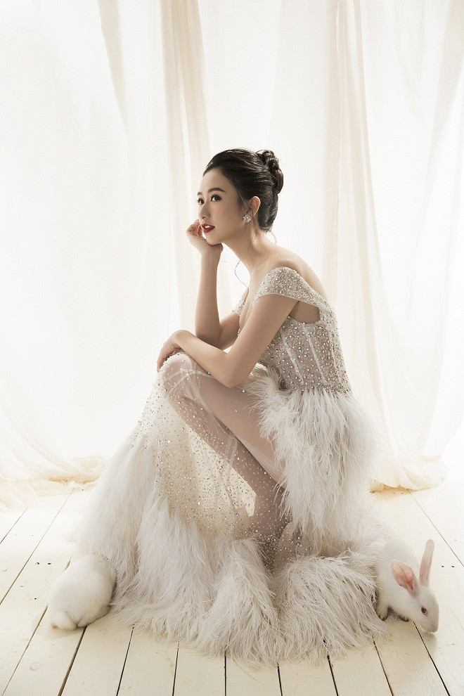 Á hậu Hà Thu tiễn năm 2016 bằng bộ ảnh ma mị