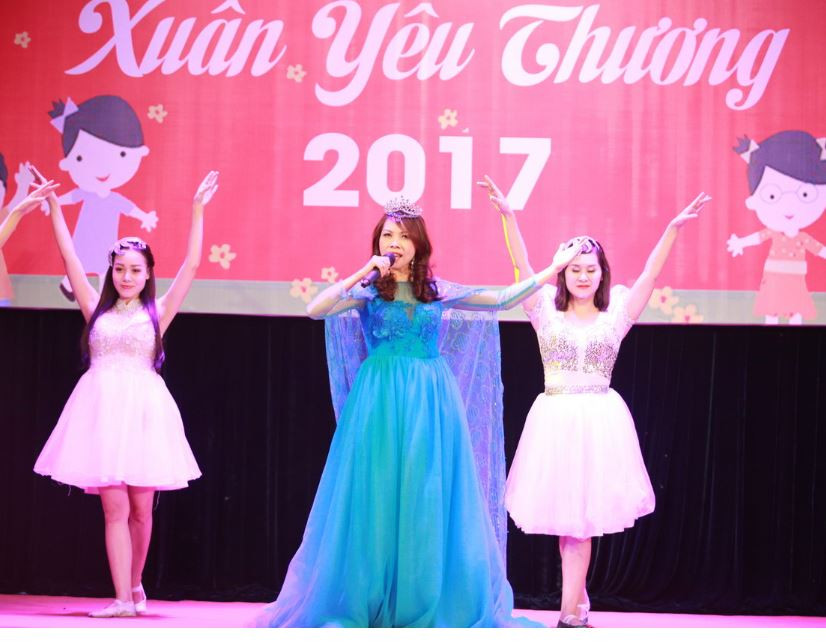 Xuân Yêu Thương 2017 trao 1000 suất quà cho các em nhỏ có hoàn cảnh khó khăn ở Hà Nội